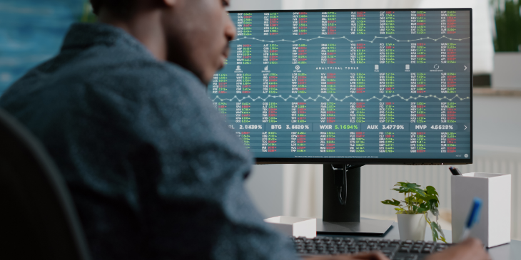 Employee working with a digital safety scoreboard.