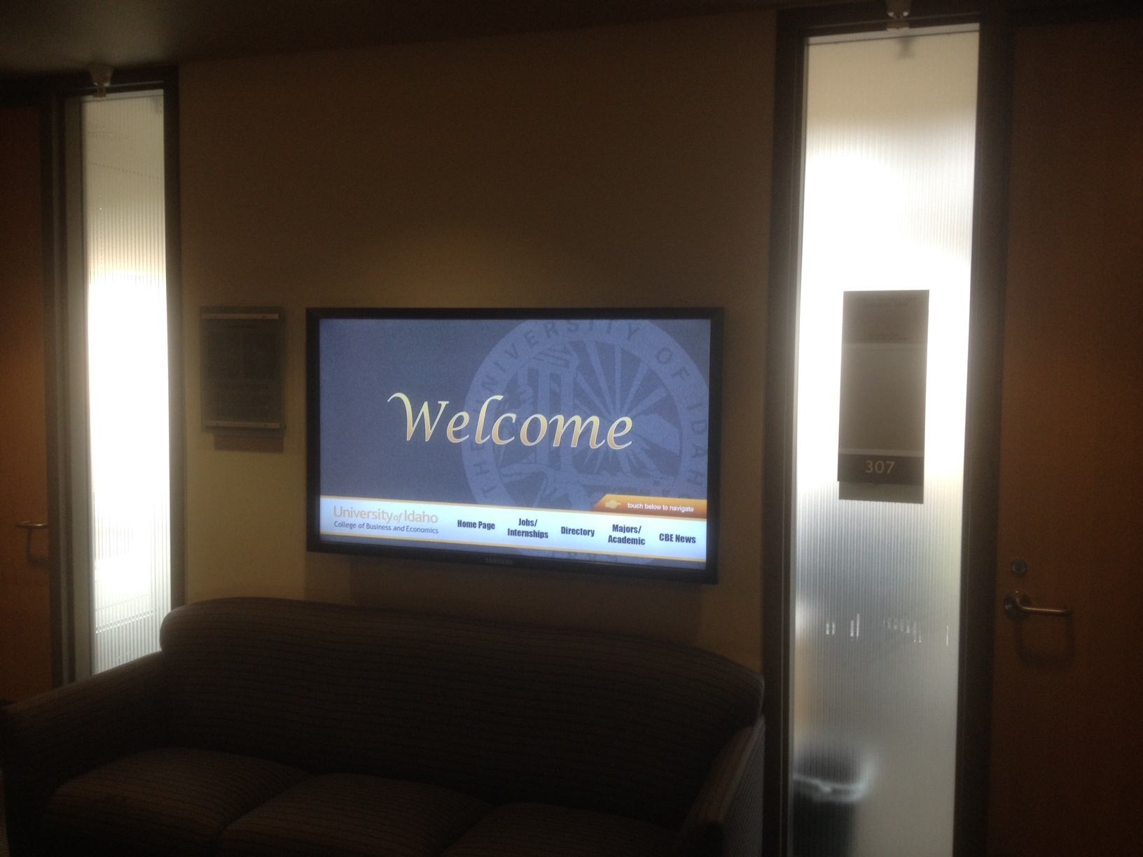 digital signage for schools