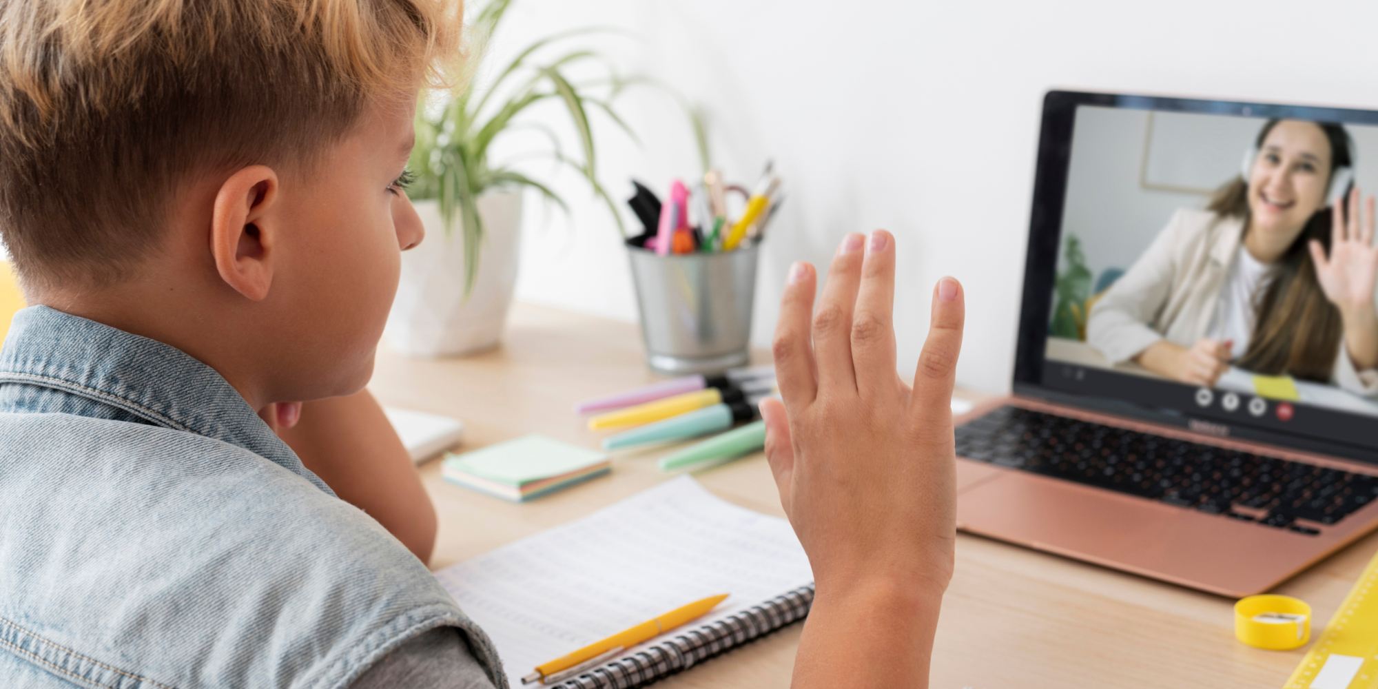 A student is having a class in the virtual classroom.