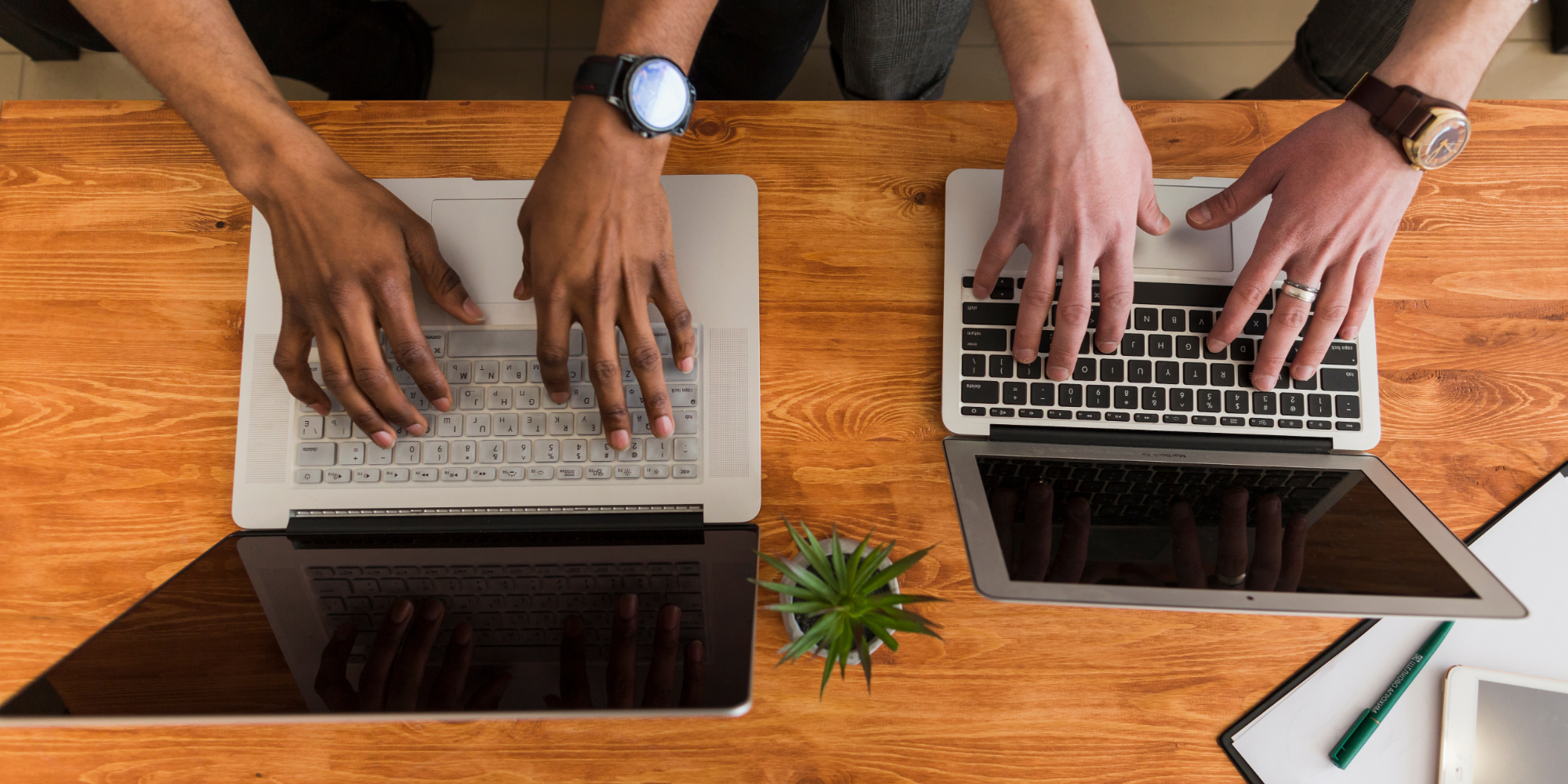 Two-person screen-sharing on their laptops.